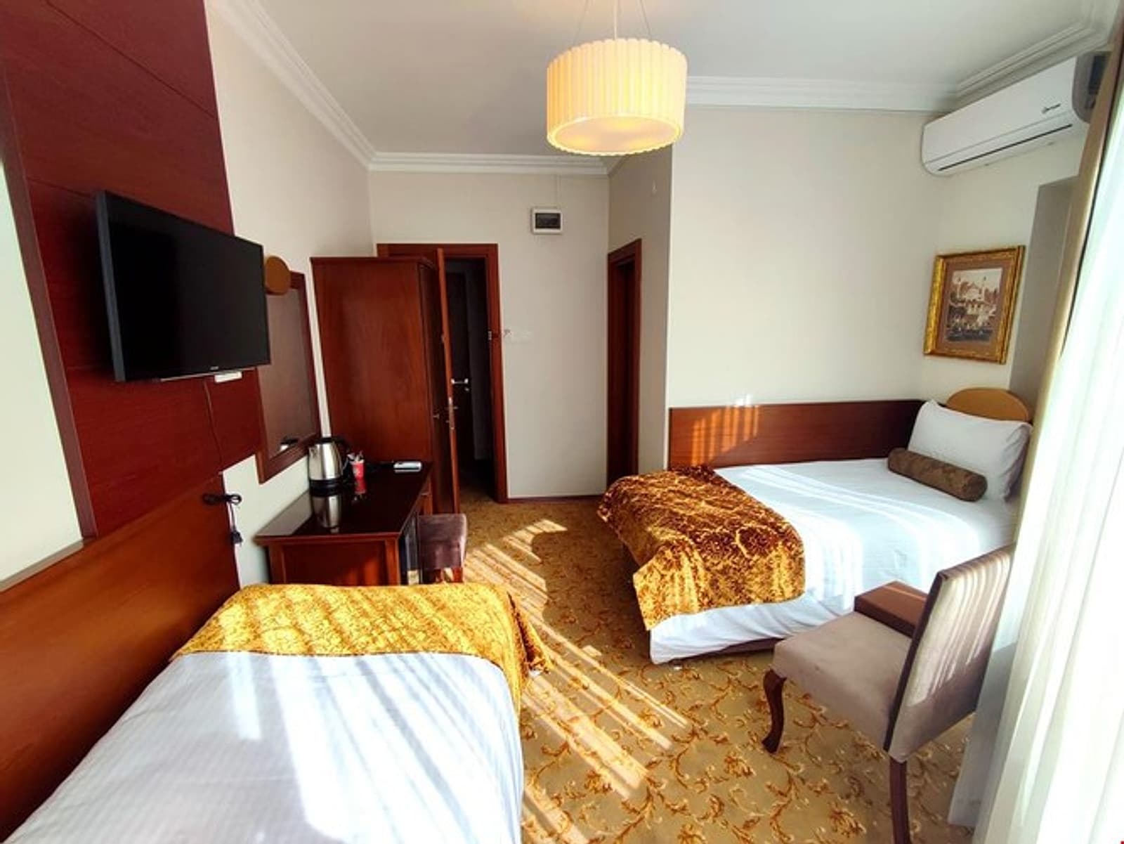 Tek Kişilik Büyük Yataklı Oda